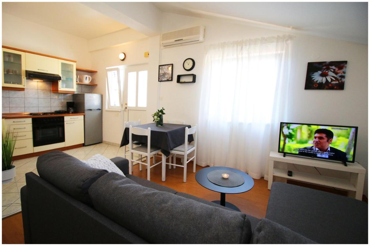 Studio Apartman Elena Primošten Екстериор снимка
