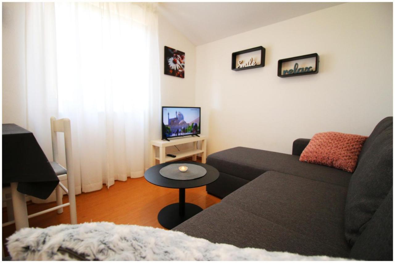 Studio Apartman Elena Primošten Екстериор снимка