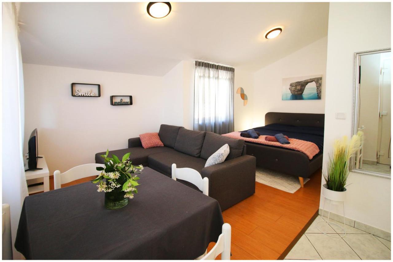 Studio Apartman Elena Primošten Екстериор снимка